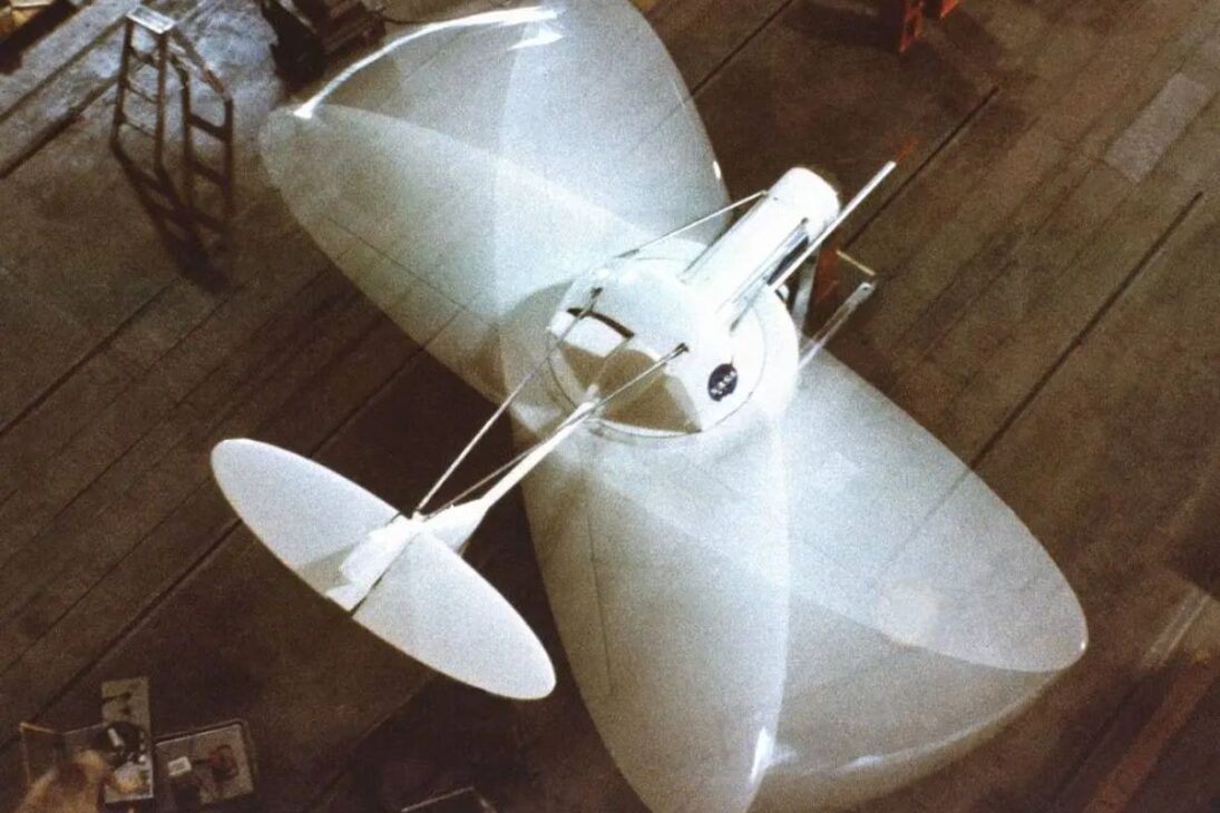 ala oblicua vuelve al radar: NASA y AD-1 reabren el debate sobre simetría y ganancias en el supersónico, con enfoque en resistencia, control y eficiencia en transónico.