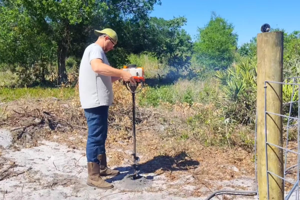 como abrir um poço artesiano em solo instável, com argila bentonítica, rocha de conchas e furo colapsado, até enfim garantir água própria no quintal.