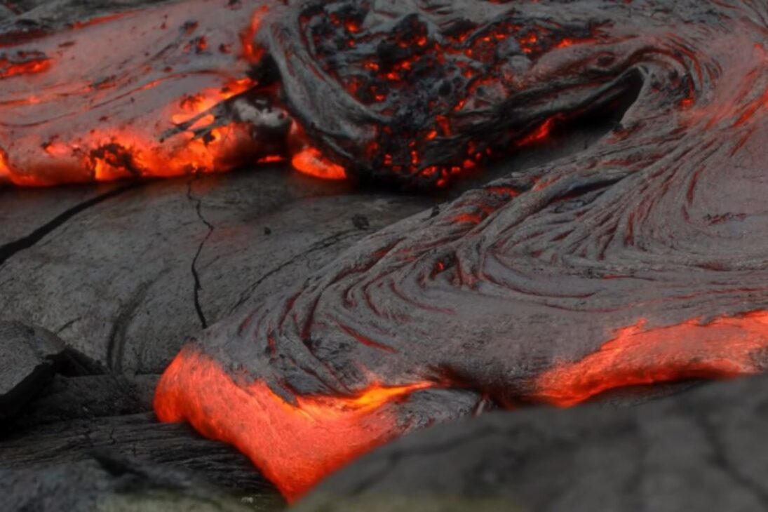 En Jeju, el turismo masivo lleva a Corea del Sur a planear un nuevo aeropuerto de Jeju en isla volcánica UNESCO, entre riesgos, protestas y aeropuertos-fantasma.