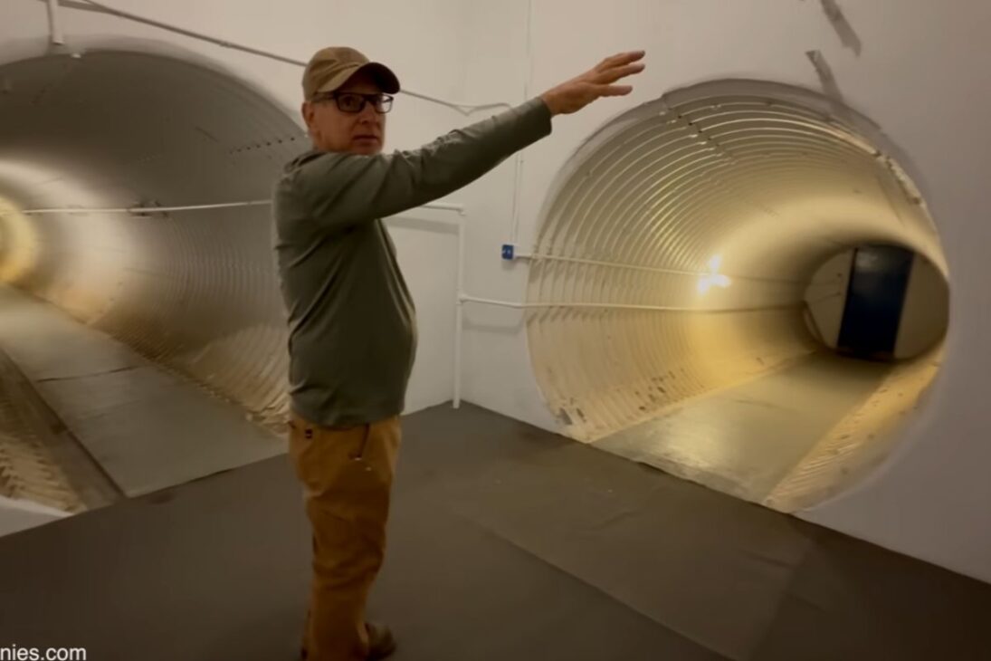 la reliquia nuclear se convierte en casa en Sprague: dentro del silo de misiles Atlas E, concreto de 20.000 PSI, puertas gigantes y silencio extremo muestran cómo un búnker puede ser habitable.