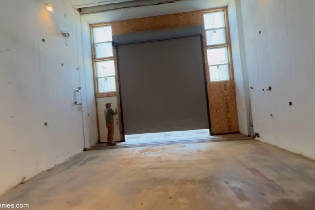 la reliquia nuclear se convierte en casa en Sprague: dentro del silo de misiles Atlas E, concreto de 20.000 PSI, puertas gigantes y silencio extremo muestran cómo un búnker puede ser habitable.