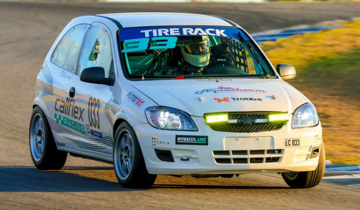 Chevrolet Celta preparado no Brasil está inscrito nas 14 Horas de Daytona e vai enfrentar BMW e Mustang em prova de endurance nos EUA. (Imagem: Edmar Salguero Junior/Autoesporte/Reprodução)