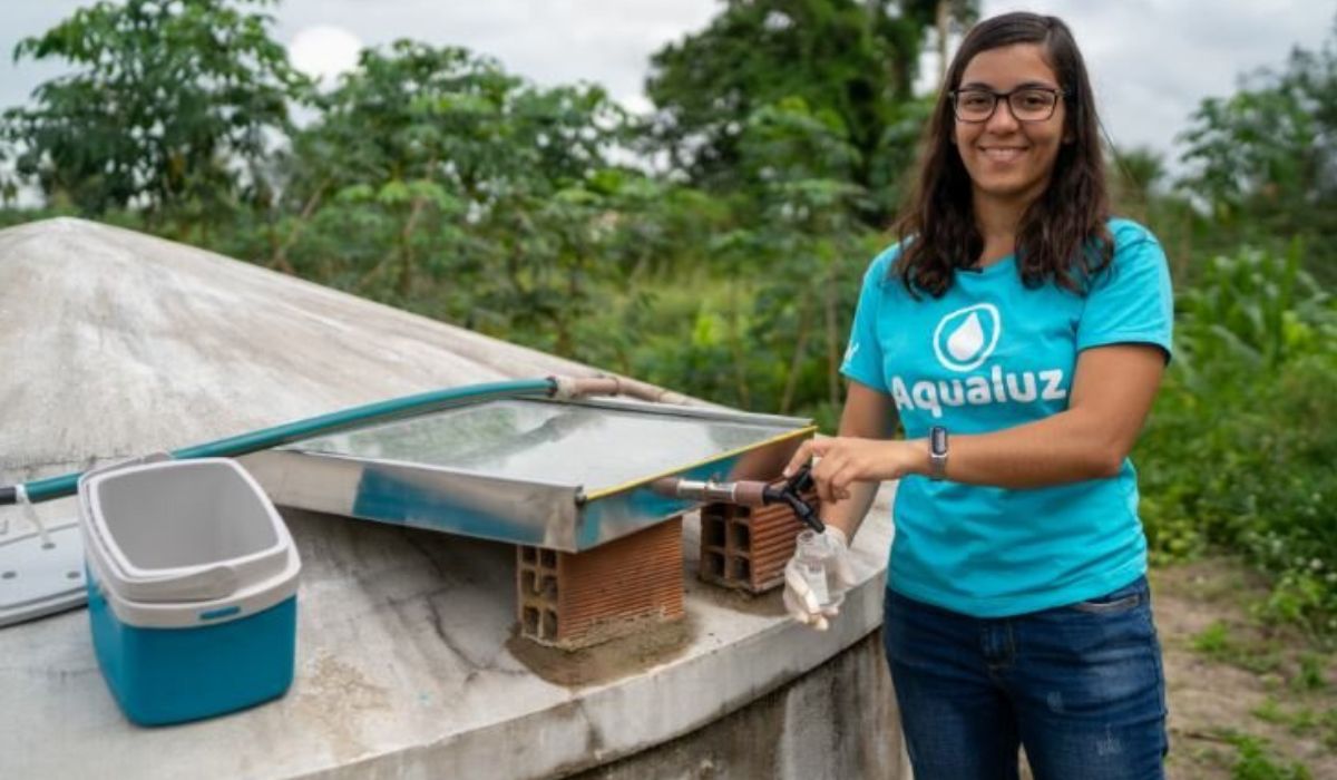 Sistema solar criado por jovem baiana torna água de cisternas potável no Sertão, sem cloro, focado em saúde e acesso em áreas rurais. (Imagem: Divulgação/ONU-Meio Ambiente)