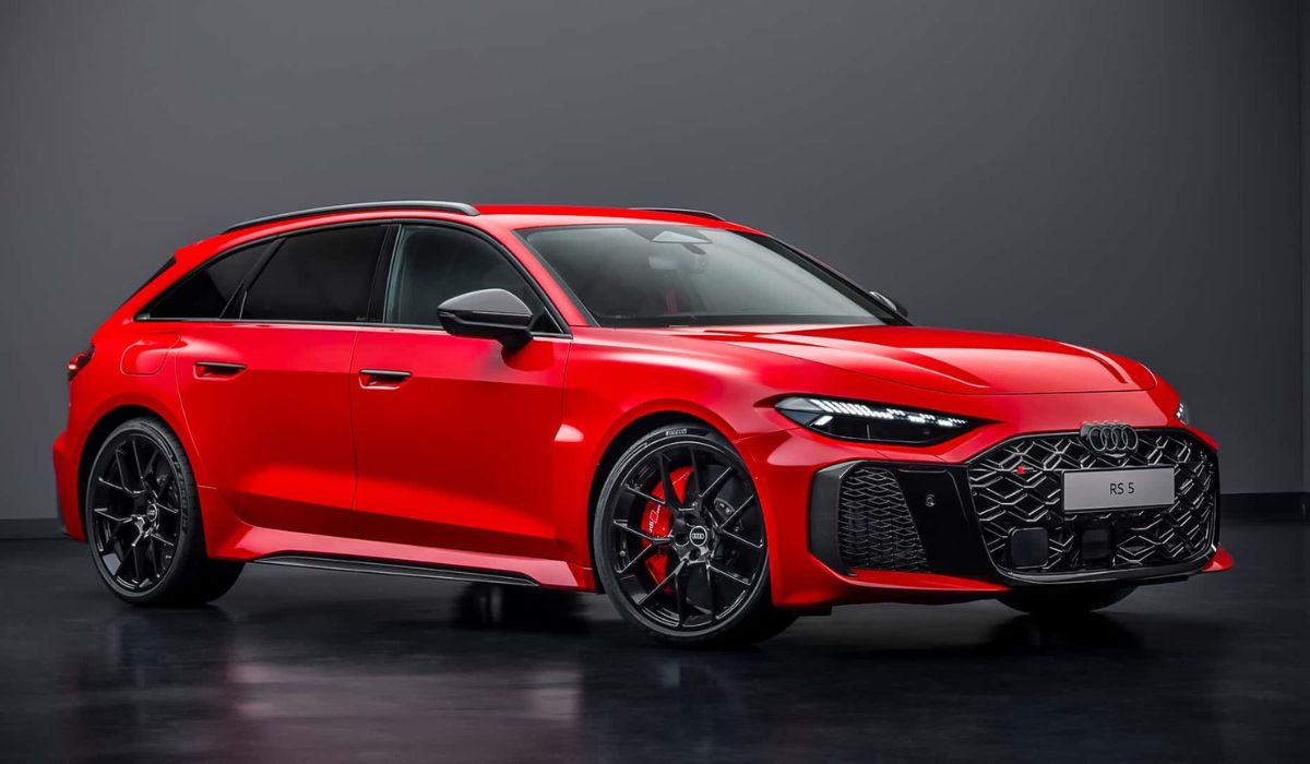 Audi RS5 estreia como primeiro híbrido plug-in da linha RS com 639 cv, tração quattro e até 87 km de autonomia elétrica. (Imagem: Divulgação/Audi)
