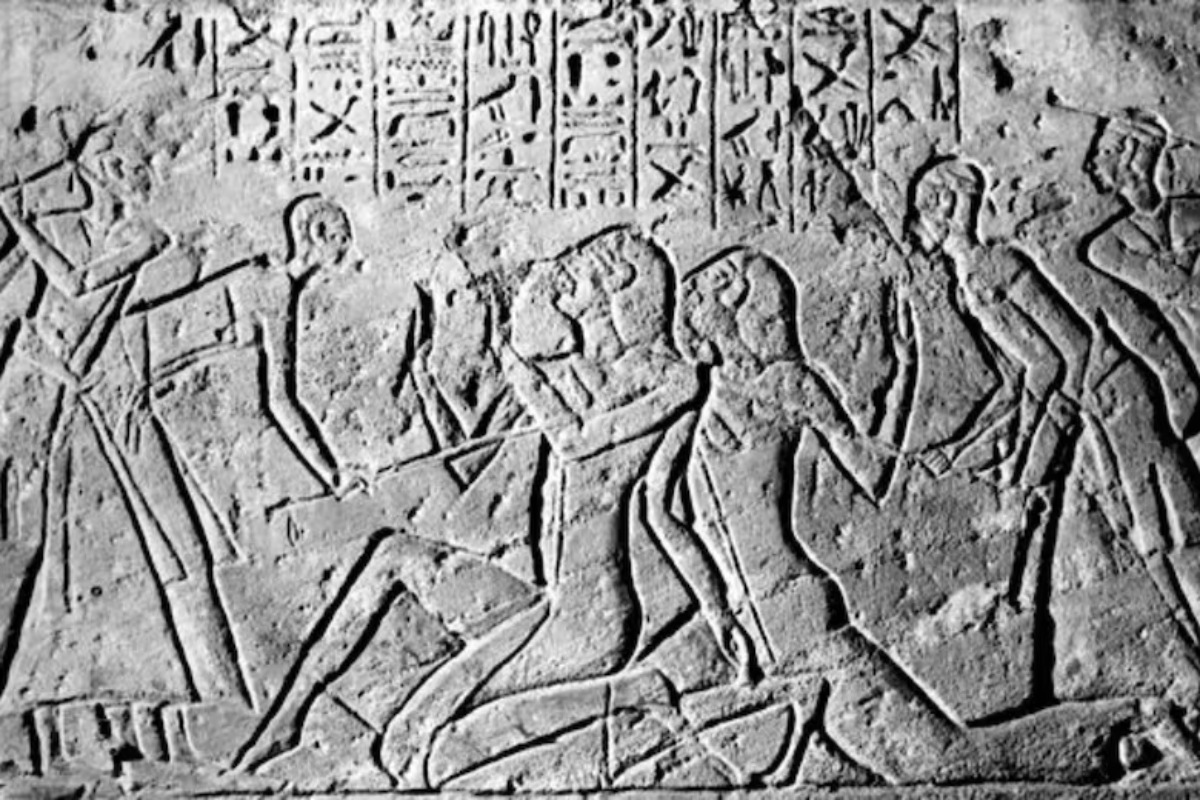 Um papiro egípcio com mais de 3.000 anos cita guerreiros de até 2,59 metros e traz à tona um tema antigo que nunca ficou totalmente resolvido