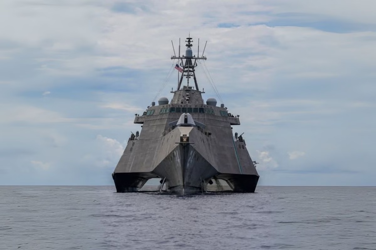 Navios de guerra dos EUA, construídos totalmente em alumínio duas vezes mais rápidos que um navio de guerra convencional, com 127,4 metros de comprimento, começam a ser aposentados antes do tempo após corrosão e rachaduras em unidades de US$ 700 milhões