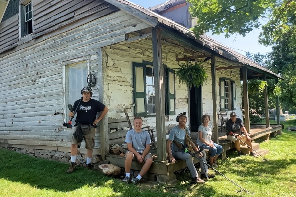 cabana colonial revela artefatos no norte de Maryland, com detector de metal e restauração detalhada que expõe camadas de comércio e vida cotidiana, abrindo debate sobre método, contexto e valor histórico do acervo.