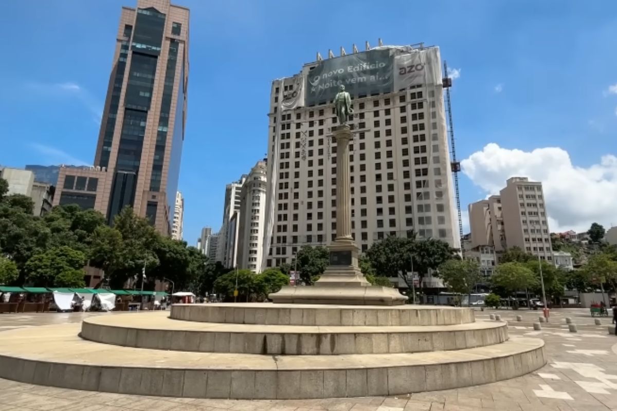 Edifício A Noite gigante art déco que já foi Olimpo do rádio, virou fantasma esquecido na Praça Mauá e agora renasce como residencial de luxo com mirante aberto ao público