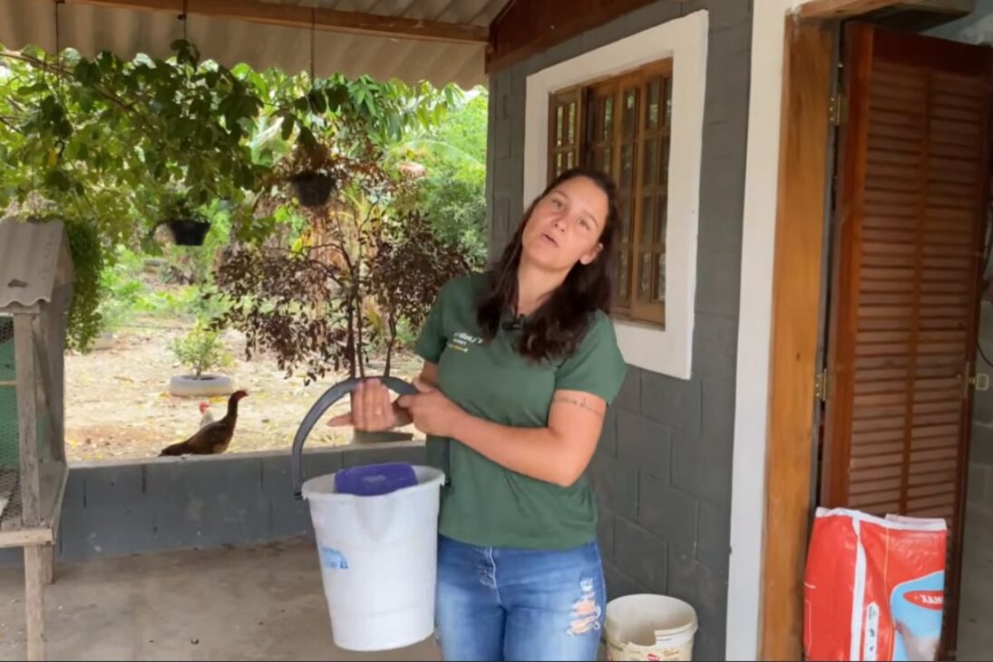 En el campo en Fortaleza de Minas, Yasmin sostiene un mercadillo semanal con dulce de leche y huerta orgánica tras la pandemia y cambia de ciudad.