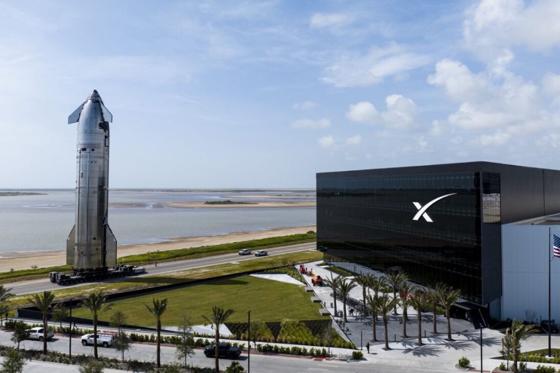 Elon Musk Detalla Un Plan Para Marte Con Lanzamientos Por Años, Mirando Una Ciudad Autosustentable Y Discutiendo Límites De Escala, Energía Y Impactos En La Tierra.