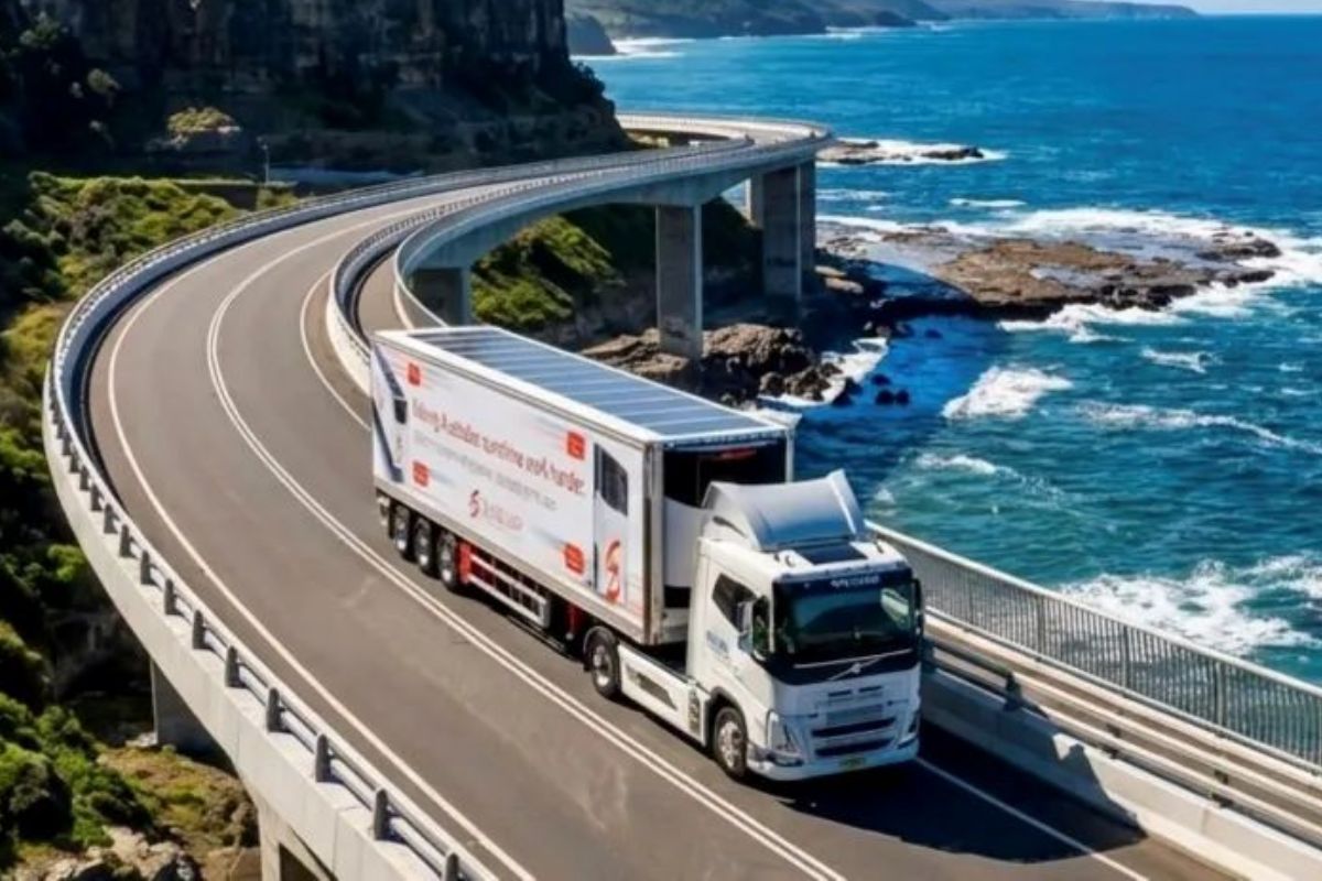Empresa australiana põe painéis solares no teto do reboque, roda 1.600 km em 3 dias entre Sydney e Brisbane com alimentos gelados, zero diesel queimado e zero emissões
