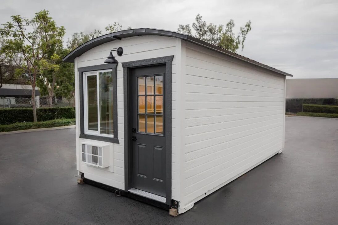 microrefugios de acero galvanizado ganan respuesta rápida, logística y entrada sin llave para implantación escalable en crisis y trabajo remoto.