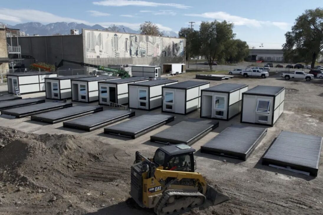 microrefugios de acero galvanizado ganan respuesta rápida, logística y entrada sin llave para implantación escalable en crisis y trabajo remoto.