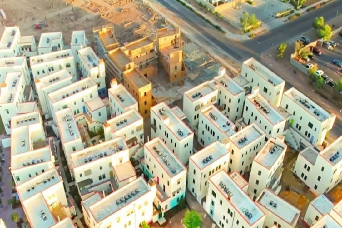 En Arizona, Barrio Sin Coches Redujo Uso De Coche Con Transporte Integrado Y Bicicleta Eléctrica, Cambiando Costos Y Rutina Urbana.