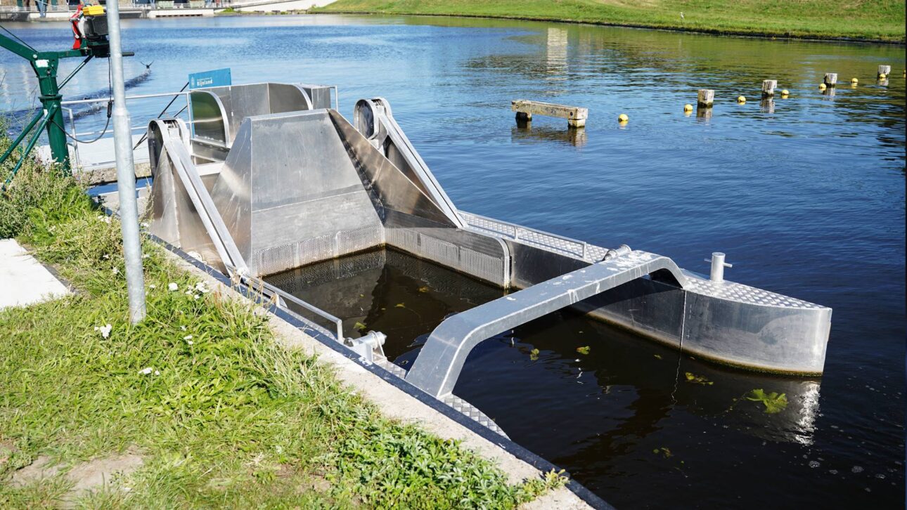 Con una 'cortina de burbujas' que intercepta hasta el 86% del plástico flotante, la “Gran Barrera de Burbujas” está deteniendo toneladas de residuos en los ríos antes de que lleguen al océano y creando una línea de defensa invisible a través del agua hacia la limpieza global