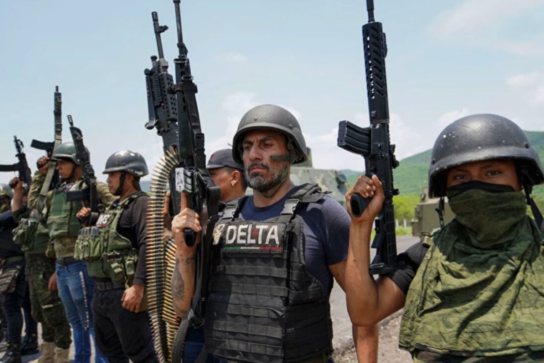 El Mencho y CJNG ponen a México en alerta con bloqueos, respuesta del Estado y disputa interna que puede aumentar la violencia tras la ofensiva.