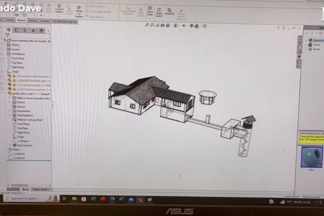 bunker subterráneo en el jardín vuelve a ser excavado después de 11 años, con acero, rieles, bomba y agua en el centro del riesgo técnico, de la logística subterránea y de la salida por escotilla hacia la superficie.
