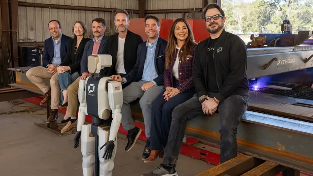 Louisiana inicia piloto com robôs humanoides da Persona AI em fábrica de aço para coleta de dados e testes em manufatura avançada.
