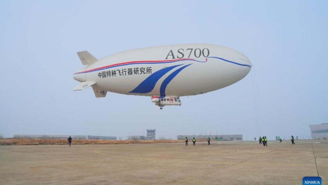China prueba el AS700D, primer dirigible eléctrico tripulado, con vuelo silencioso, despegue vertical y certificación que autoriza producción en serie.
