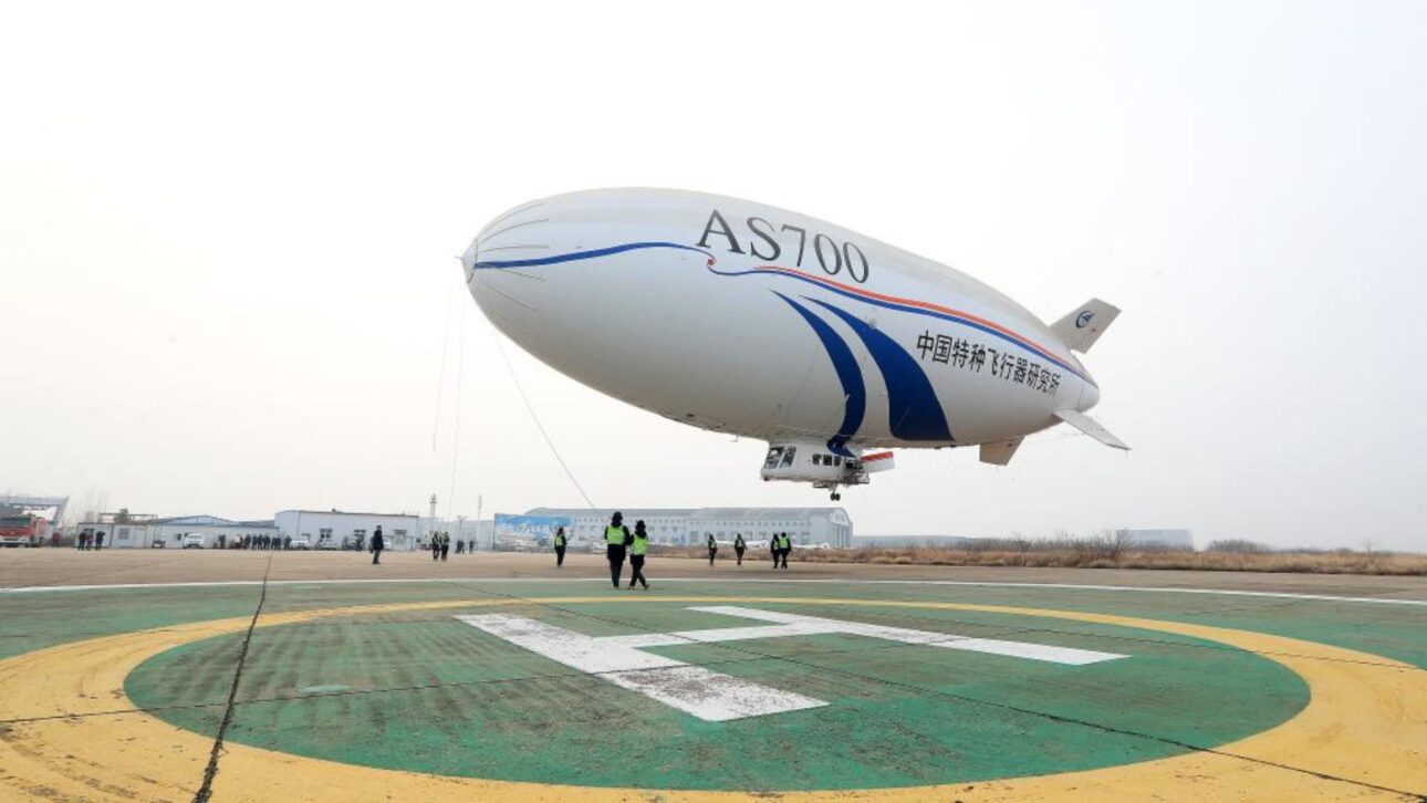 China prueba el AS700D, primer dirigible eléctrico tripulado, con vuelo silencioso, despegue vertical y certificación que autoriza producción en serie.