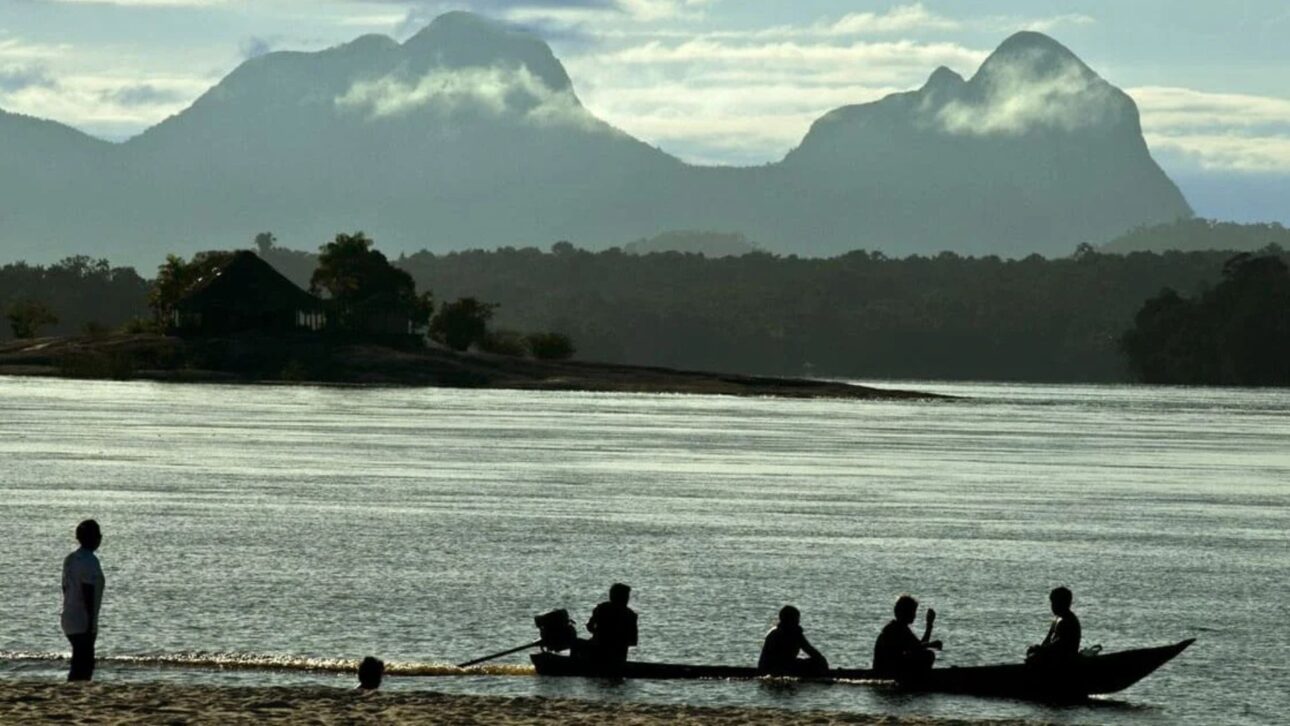 Ciudad amazónica reconoce cuatro lenguas oficiales por ley municipal, con atención pública y documentos en portugués y idiomas indígenas.