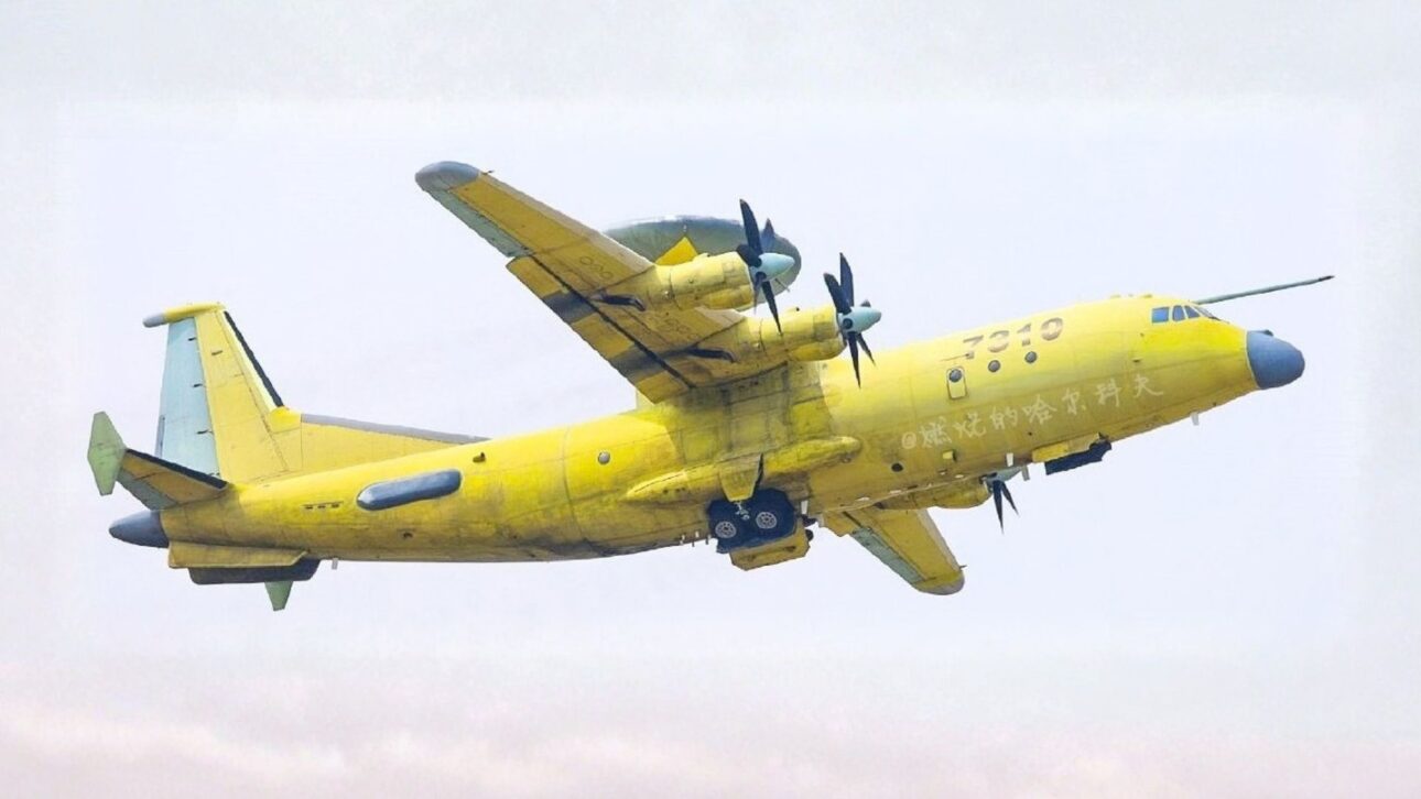 Imágenes del nuevo avión-radar chino KJ-700 muestran cambios en el radar, sensores y fuselaje, indicando un avance discreto en la flota de alerta aérea.