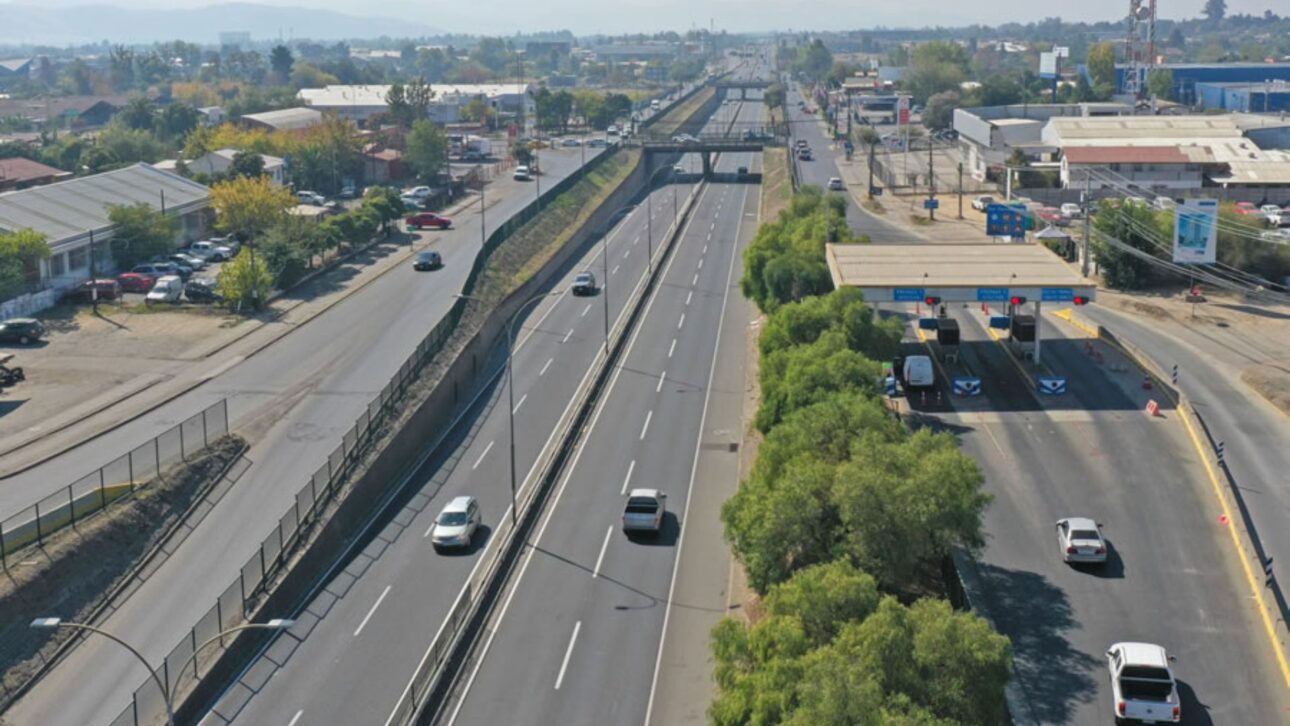 China invierte US$ 804 millones en carretera en Chile, pero retrasos de 30 meses y pedido de US$ 142 millones por parte de la CRCC generan alerta regional.