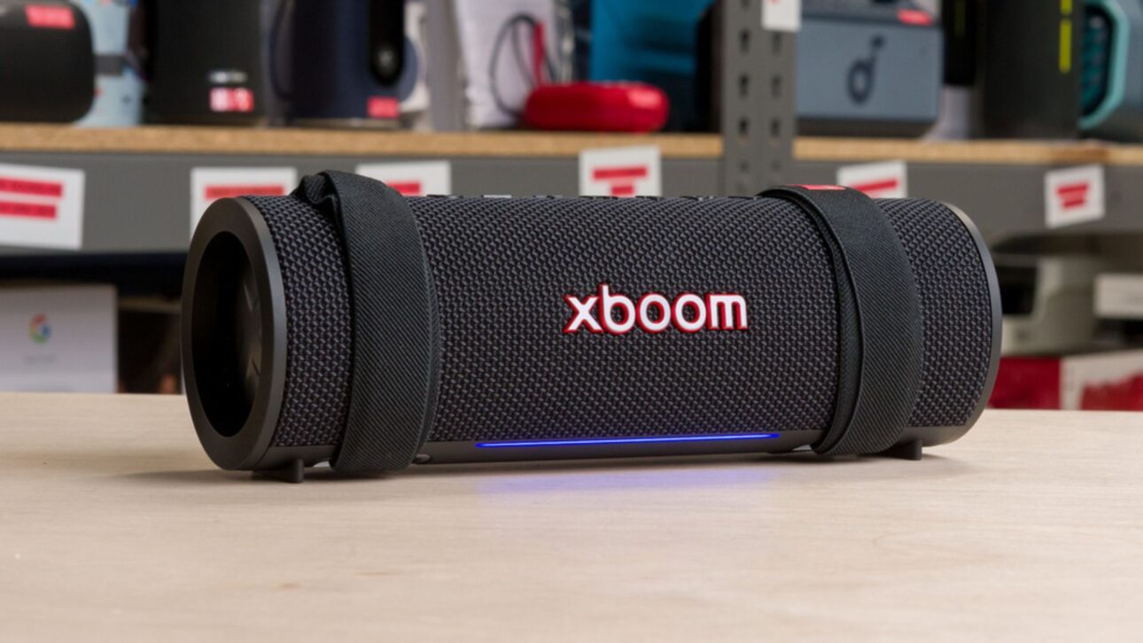 LG XBOOM Grab llega al Brasil con 30 W, protección IP67, estándar militar, hasta 20 horas de batería y recursos de IA para ajuste automático de sonido.