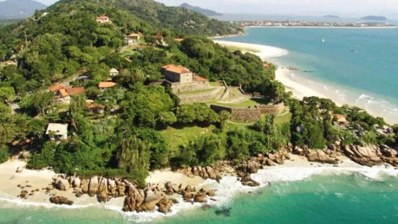 Florianópolis se destaca en 2025 como la ciudad más bonita del Brasil, uniendo playas cristalinas, fortalezas históricas y preservación ambiental en una capital insular.