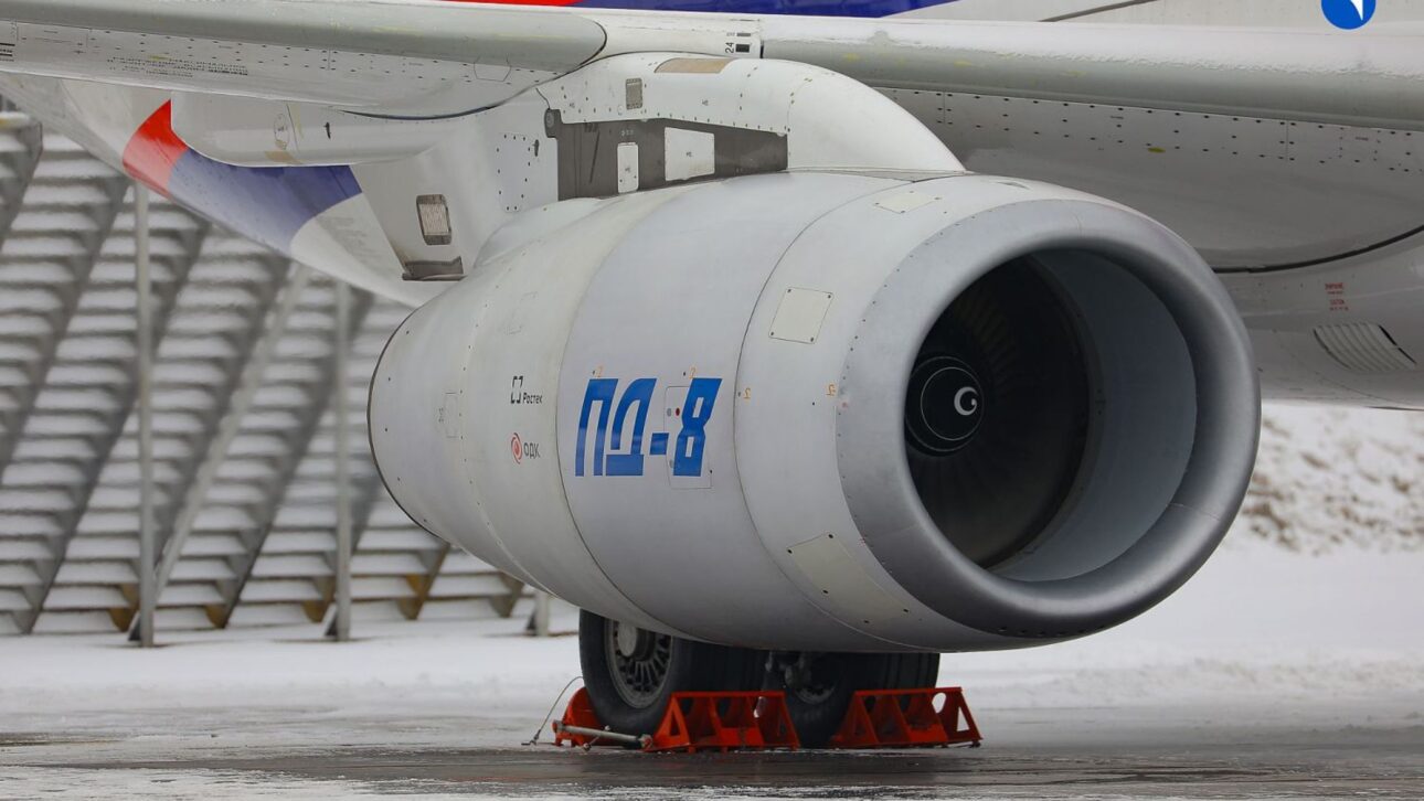 Rusia prueba el Superjet SJ-100 reconstruido con motor PD-8 nacional, tras sanciones que forzaron el intercambio de sistemas occidentales en la aviación.