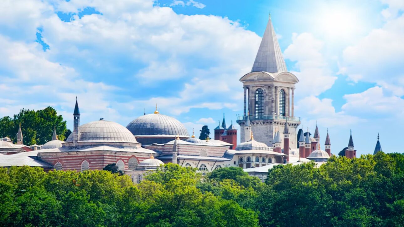 Cisterna de la Basílica, en Estambul, guarda 336 columnas y 80 mil m³ de agua, revelando la ingeniería bizantina oculta bajo la ciudad.