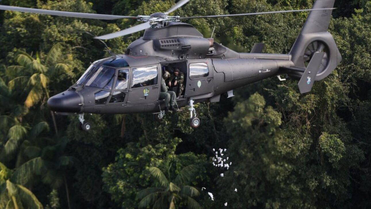 Helicópteros lanzan 5 millones de semillas en laderas del Valle del Taquari para acelerar la revegetación tras deslizamientos en RS.