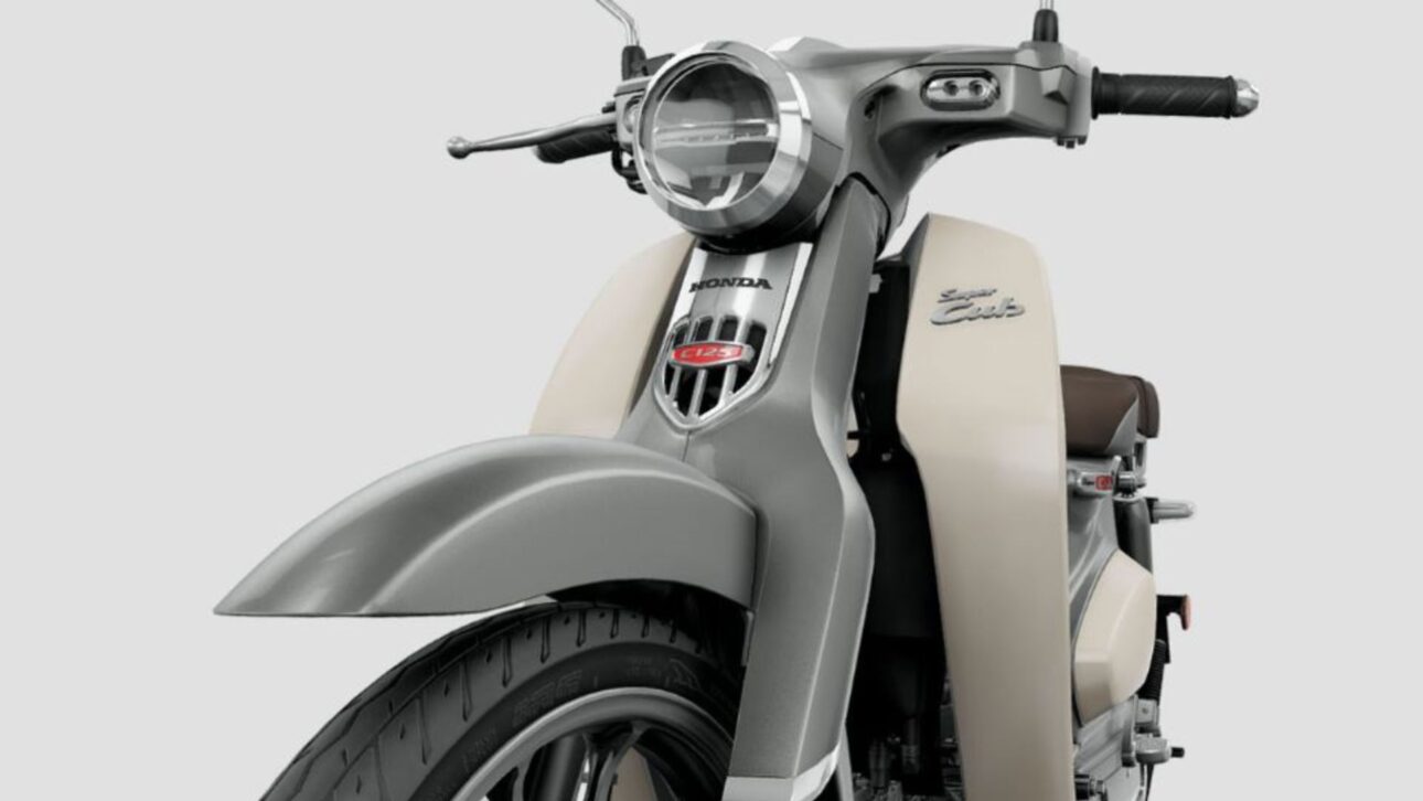 Honda Super Cub C125 2026 Mantiene Motor 124 cc, Hace 67 Km/l En El Estándar WMTC Y Cuesta £ 3.999 En El Reino Unido. Ve Consumo, Autonomía Y Ficha Técnica.