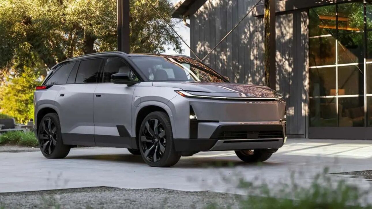 Toyota Highlander Eléctrico Estrena Con Hasta 343 Cv, 515 Km De Autonomía, Batería De 95,8 Kwh, Tracción AWD Y Cargador De Estándar Tesla.