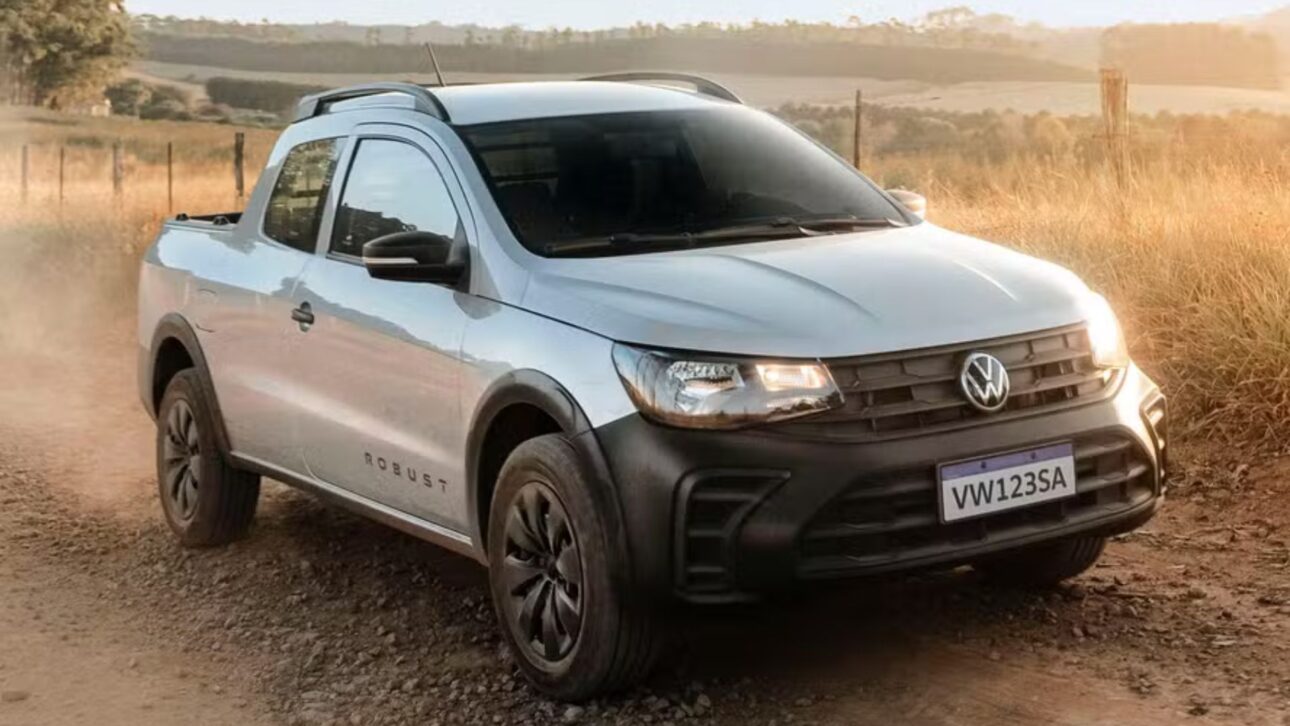 Volkswagen Saveiro tiene descuentos de hasta R$ 34.890 para PJ y puede salir por R$ 84.510. Modelo sale de línea en 2027 y dará lugar a Tukan híbrida.