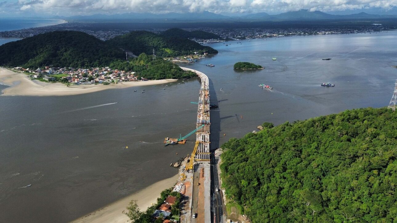 El Puente de Guaratuba alcanza 91% de las obras, con trozo estaiado casi concluido y entrega prevista para abril de 2026 en la costa de Paraná.