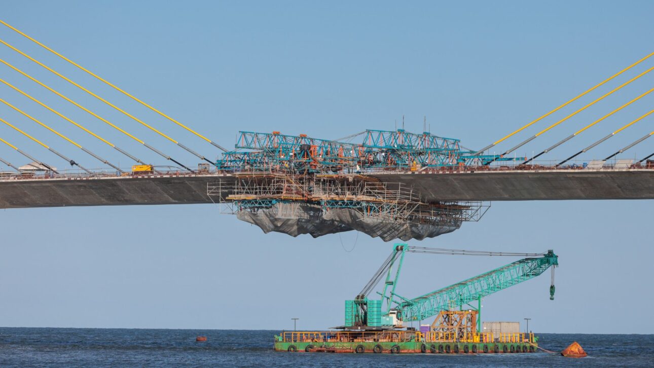 El Puente de Guaratuba alcanza 91% de las obras, con trozo estaiado casi concluido y entrega prevista para abril de 2026 en la costa de Paraná.