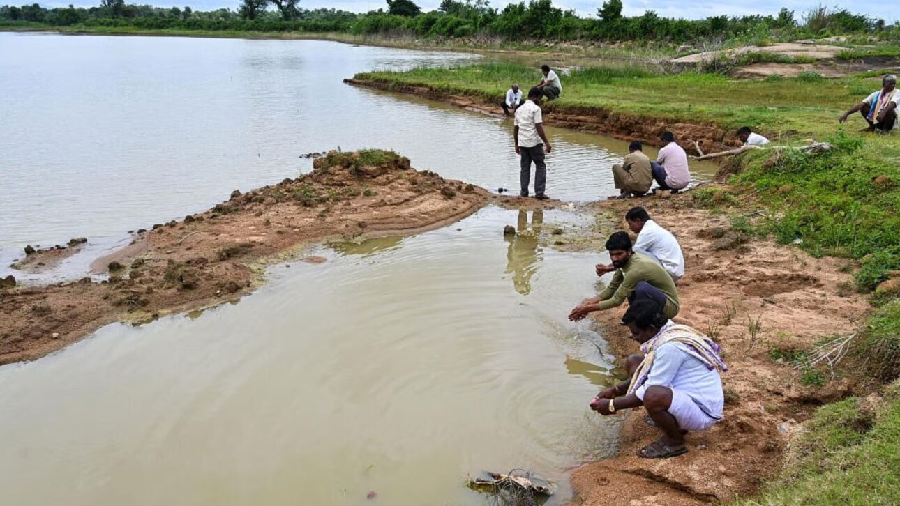 Comunidad En La India Recupera 12 Lagos Sin Fondos Públicos, Reactiva Reservorio Seco Desde Hace 18 Años Y Garantiza Agua Para Dos Cosechas Agrícolas.