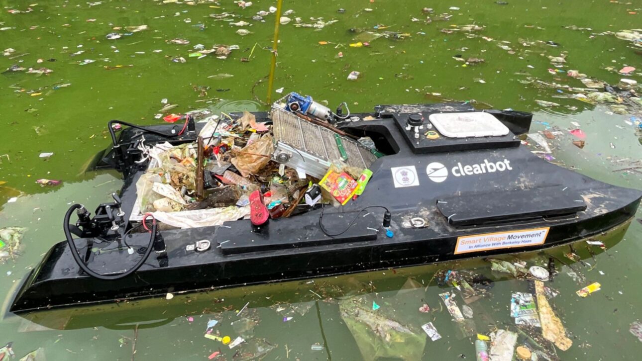 Barcos autónomos con inteligencia artificial recogen hasta 200 kg de basura por operación y ya han removido toneladas en ríos de India.