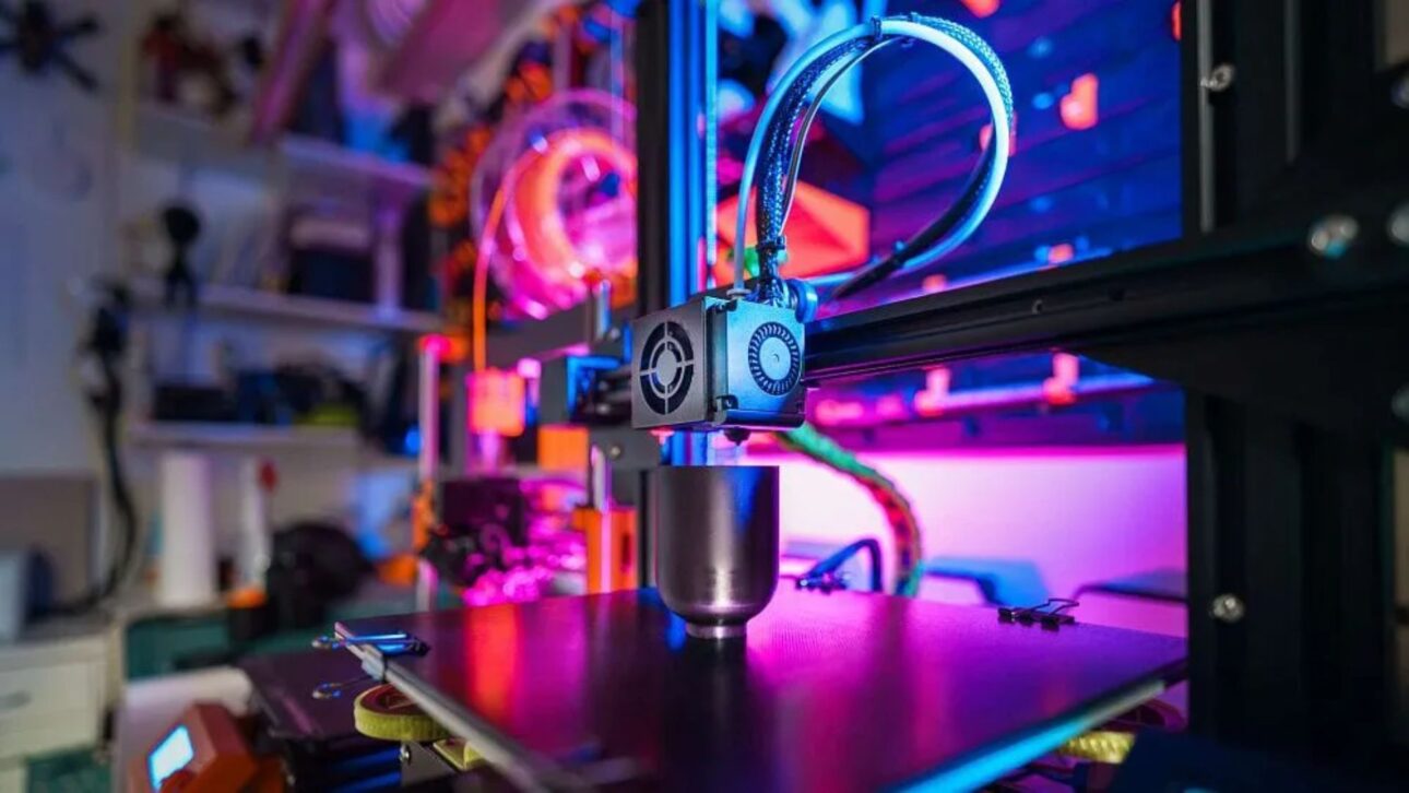 China presenta impresión 3D que crea microestructuras en 0,6 segundos, alcanza 333 mm³/s y dispensa soportes con luz holográfica.