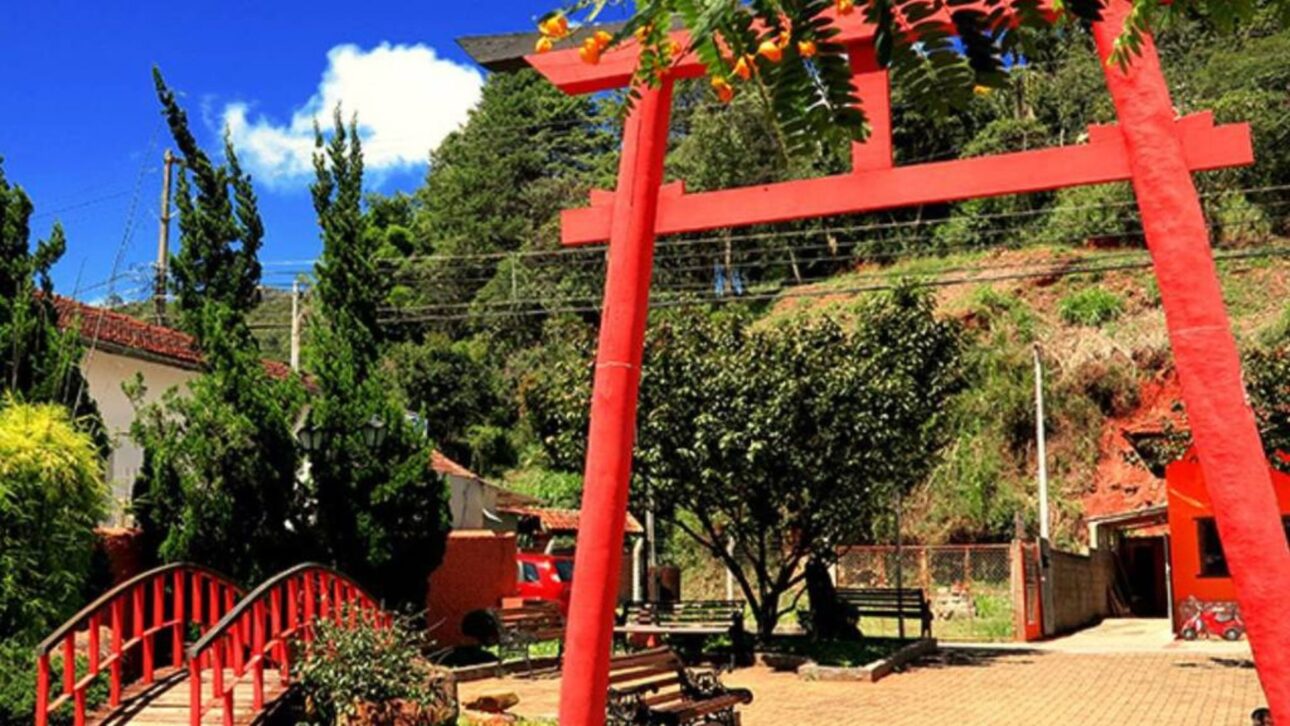 A 2 horas de SP, Santo Antônio do Pinhal tiene Pico Agudo a 1.700 m, capilla de 1836 y precios hasta un 40% menores que Campos do Jordão.