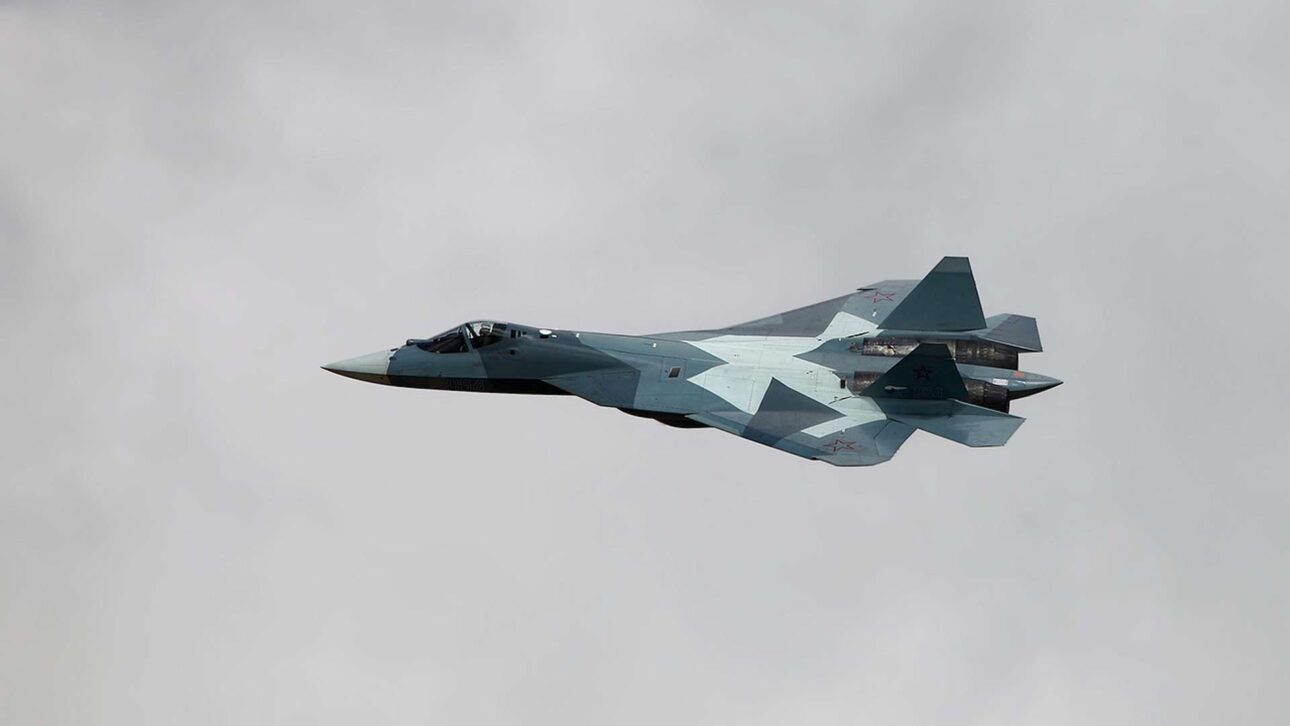 Rusia concentra 15 cazas Su-57 en base a 280 km de la China después de ataques con drones, reuniendo parte central de su flota de quinta generación.