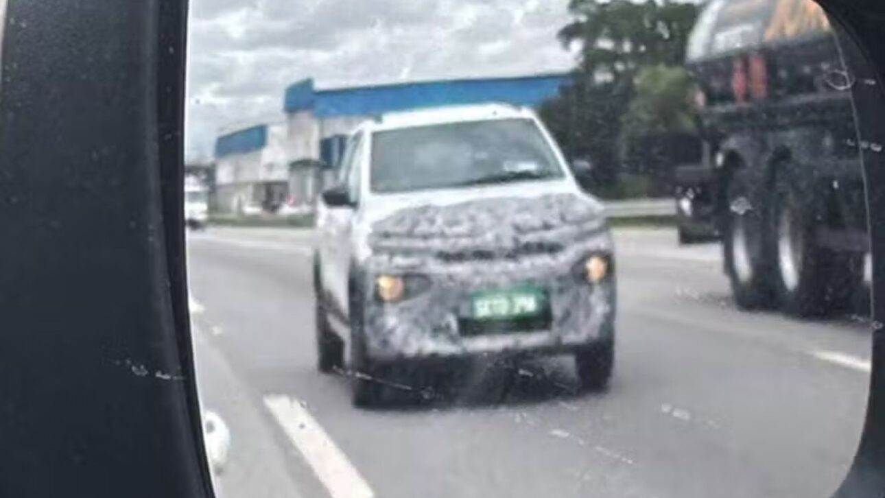 Renault Kwid 2027 tendrá antena tiburón inédita, nueva central multimedia y interior renovado, manteniendo motor 1.0 de 71 cv.v