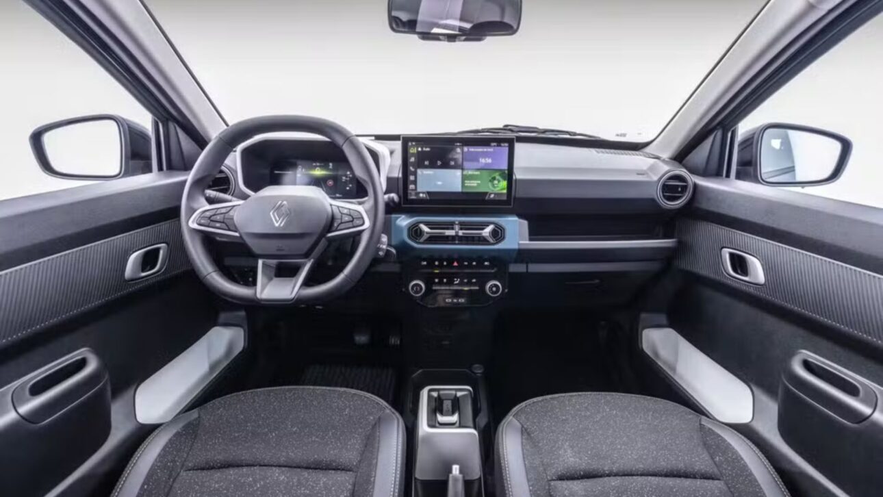 Renault Kwid 2027 tendrá antena tiburón inédita, nueva central multimedia y interior renovado, manteniendo motor 1.0 de 71 cv.v