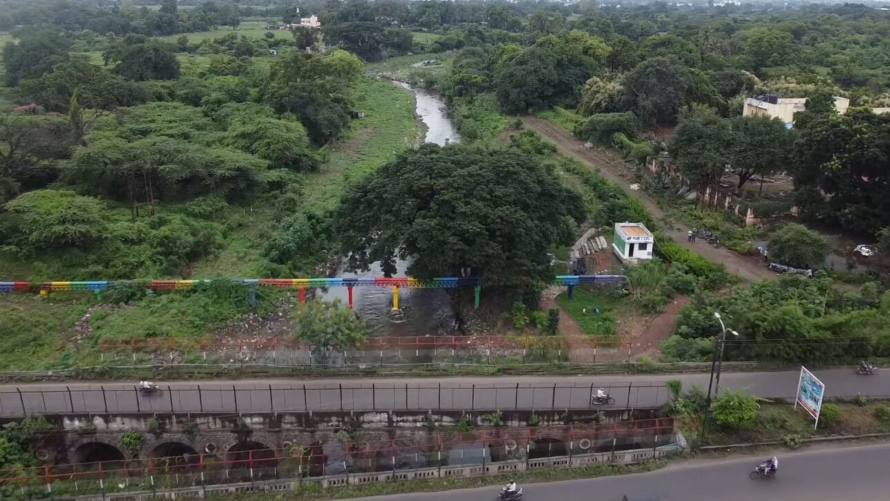 Operación en la India dragó 11 km del río Kham, eliminó 171 puntos de basura y desvió 5 millones de litros de aguas residuales por día.