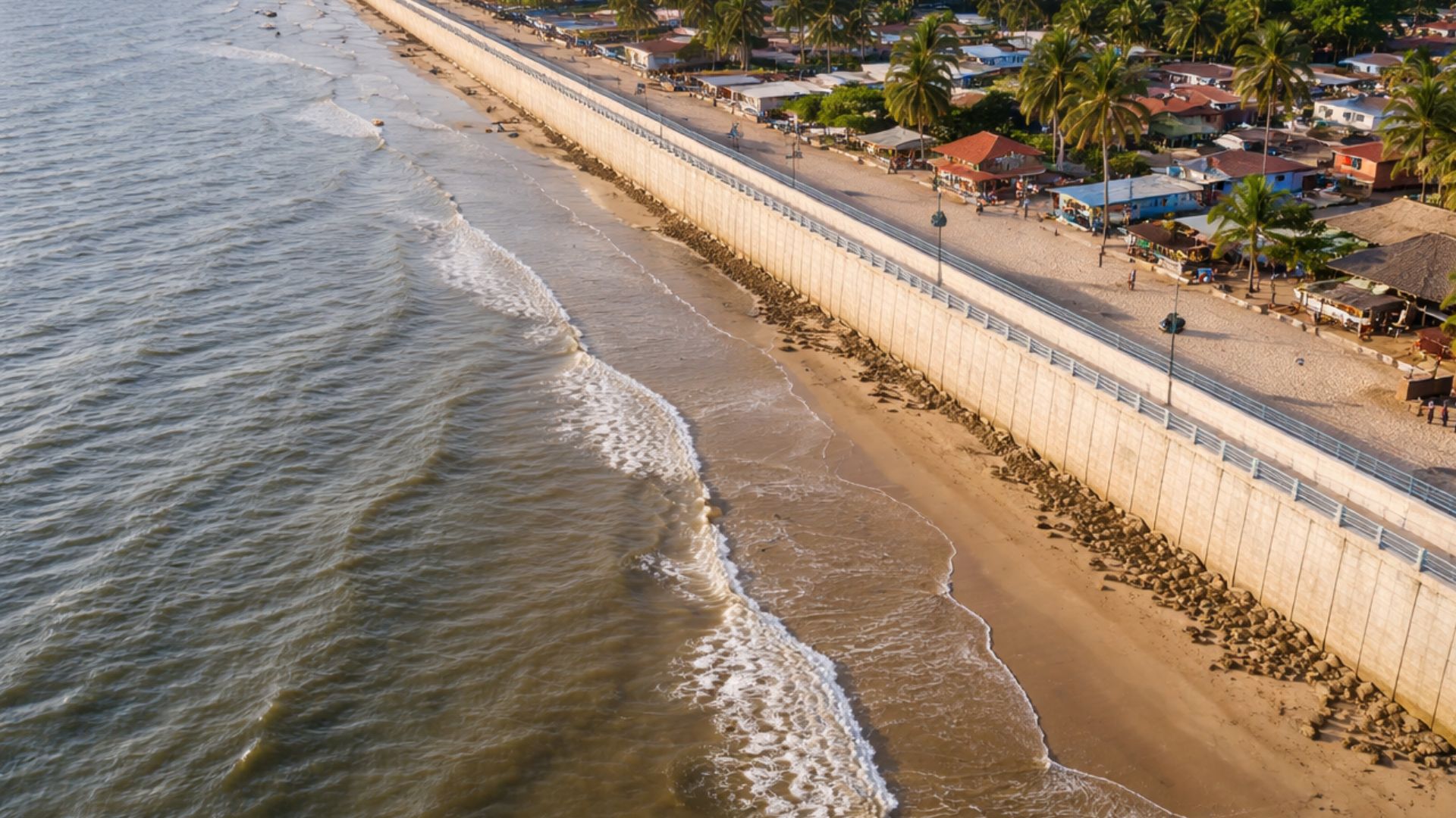 Muro de contenção de 700 metros transforma a orla da Praia Grande, em Salvaterra, e busca conter erosão com investimento de R$ 8 milhões.