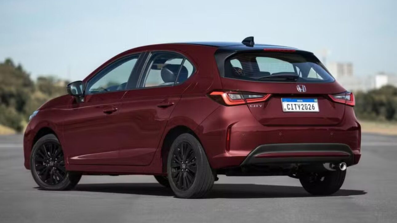 Honda City Hatch 2026 surge en SP con descuento de hasta R$ 29 mil y versión PCD debajo de R$ 100 mil. Consulta precios, motor 1.5 y consumo.