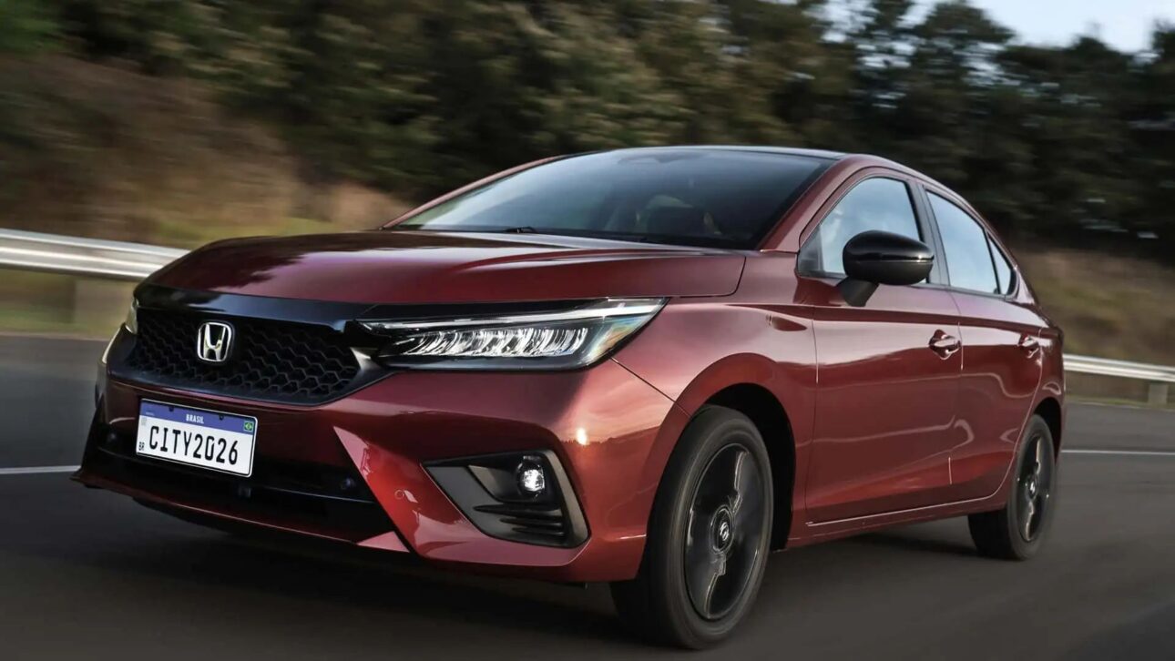 Honda City Hatch 2026 surge en SP con descuento de hasta R$ 29 mil y versión PCD debajo de R$ 100 mil. Consulta precios, motor 1.5 y consumo.