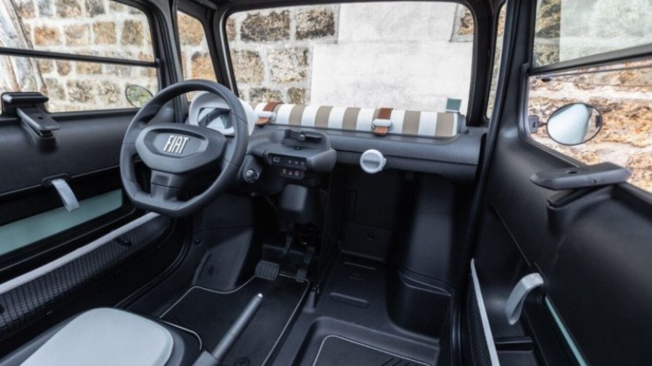 Fiat Topolino gana pantalla digital de 5,7”, autonomía de 75 km y precio inicial de 9.990 euros com opção por assinatura mensal.