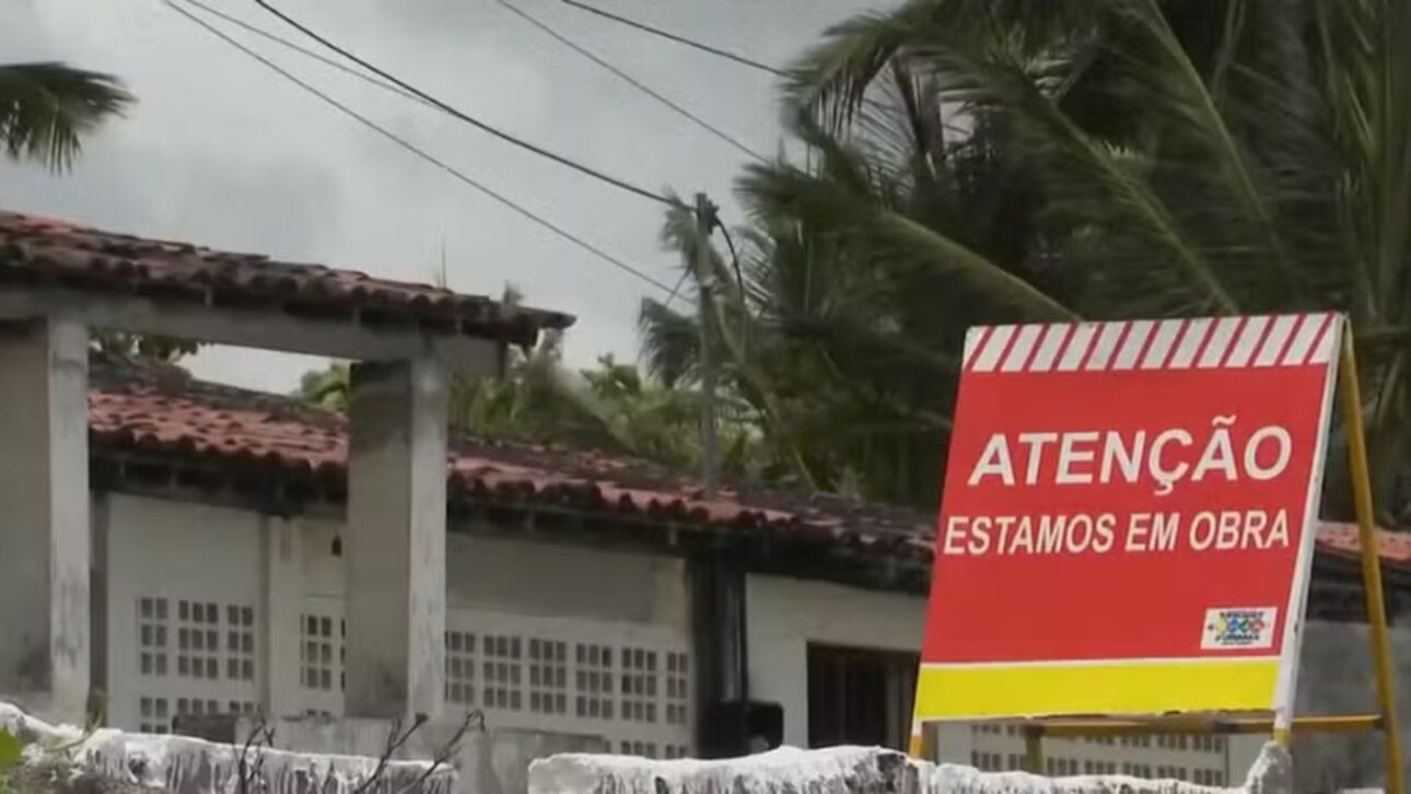 El Avance del Mar Hace que Baía da Traição Pierda 80 Metros de Litoral en 40 Años y Lleva a la Alcaldía a Construir un Muro de R$ 5 Millones para Proteger la PB-008 y Aldeas Indígenas.